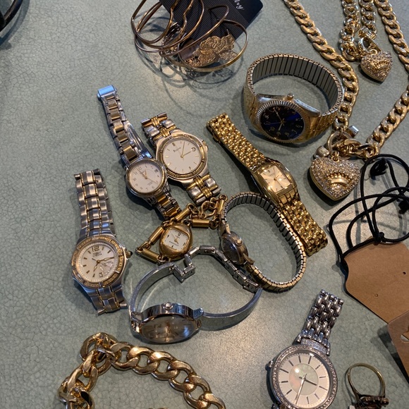 Assorted Jewelry Collection - Picture 9 of 13